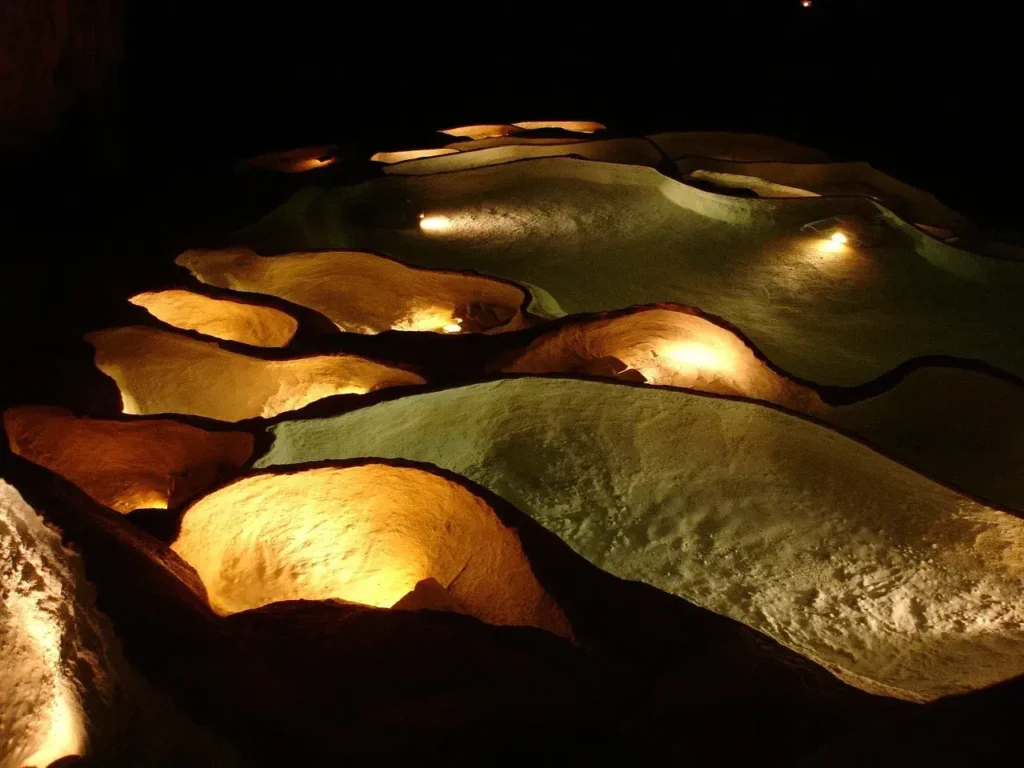 Grotte Chemins de randonnée offrant des vues imprenables sur l’Ardèche